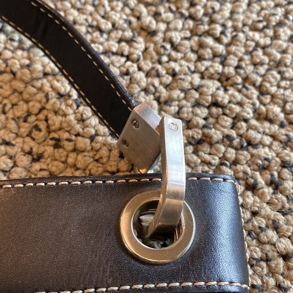 Donald J Pliner Black Leather Shoulder Bag w Magnetic Closure in GUC - Picture 3 of 10